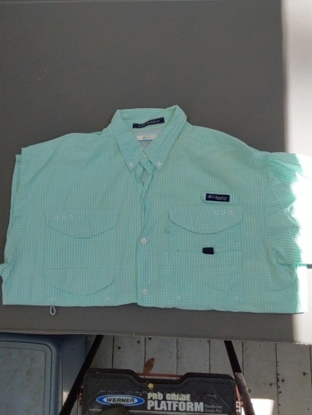 Columbia Men’s Short-Sleeve Button-Down Shirt in Mint/White Check